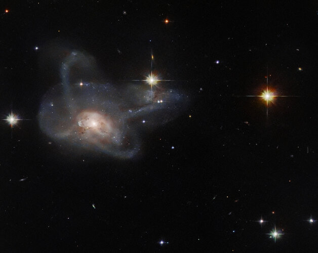Hubble spies a galactic gem
